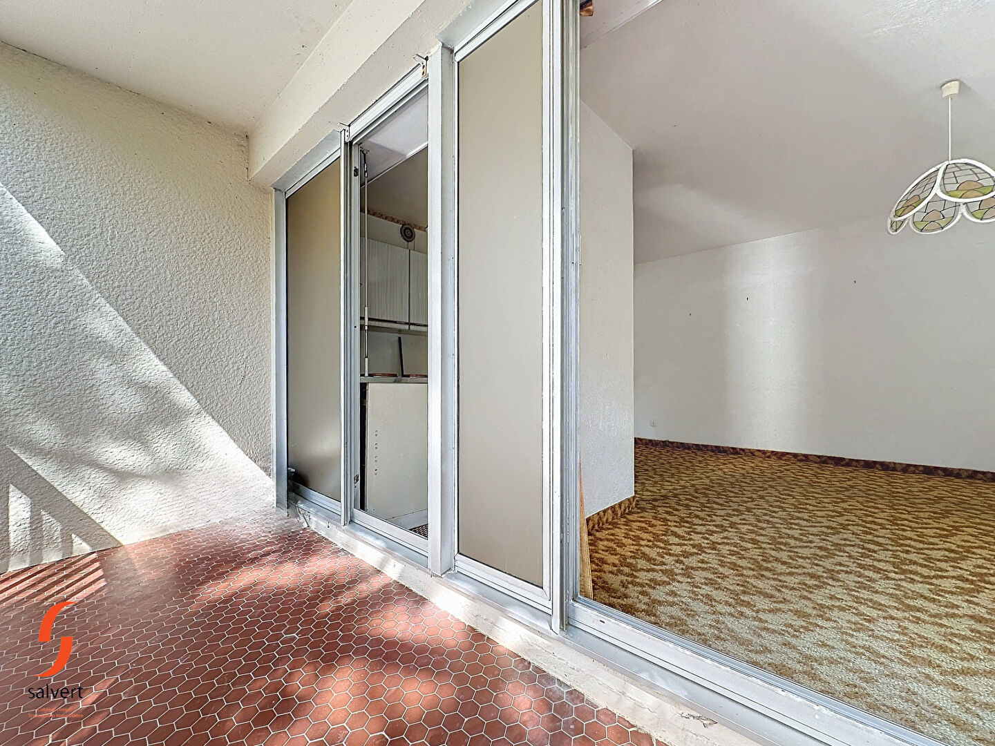 A vendre, appartement studio avec terrasse. 6\/17