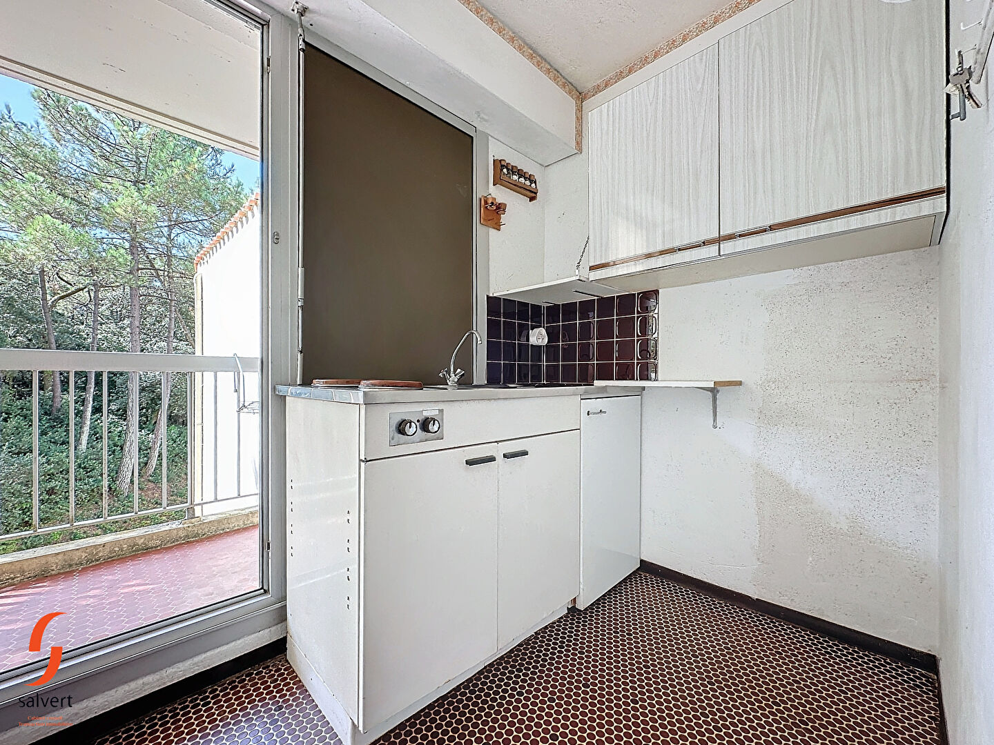 A vendre, appartement studio avec terrasse. 8\/17