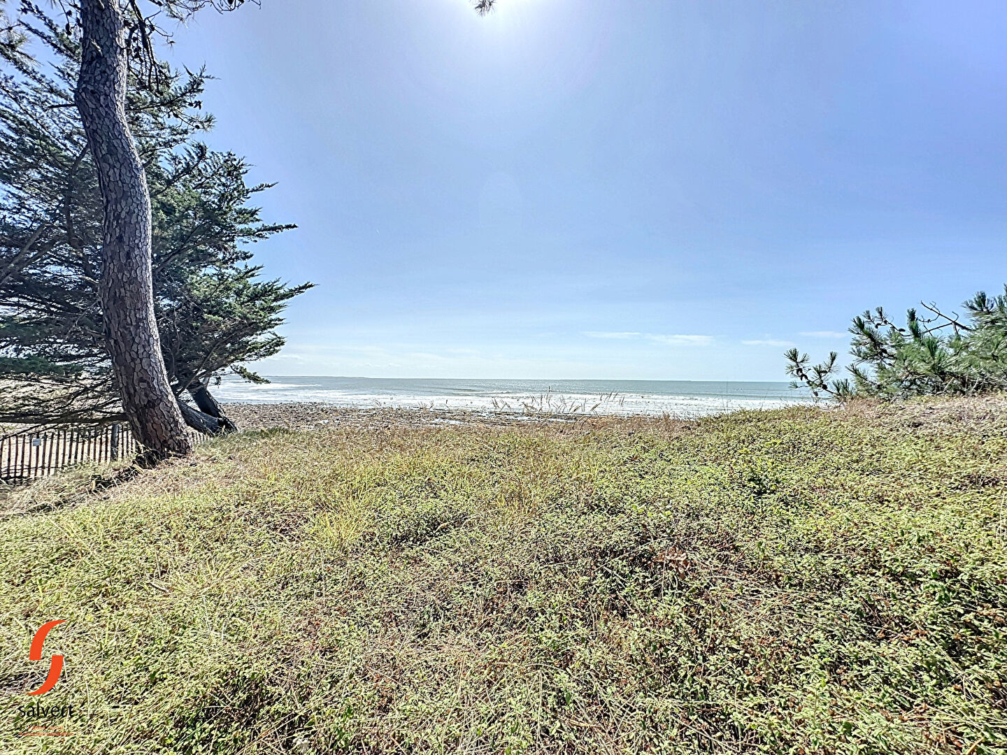A vendre, appartement studio avec terrasse. 14\/17