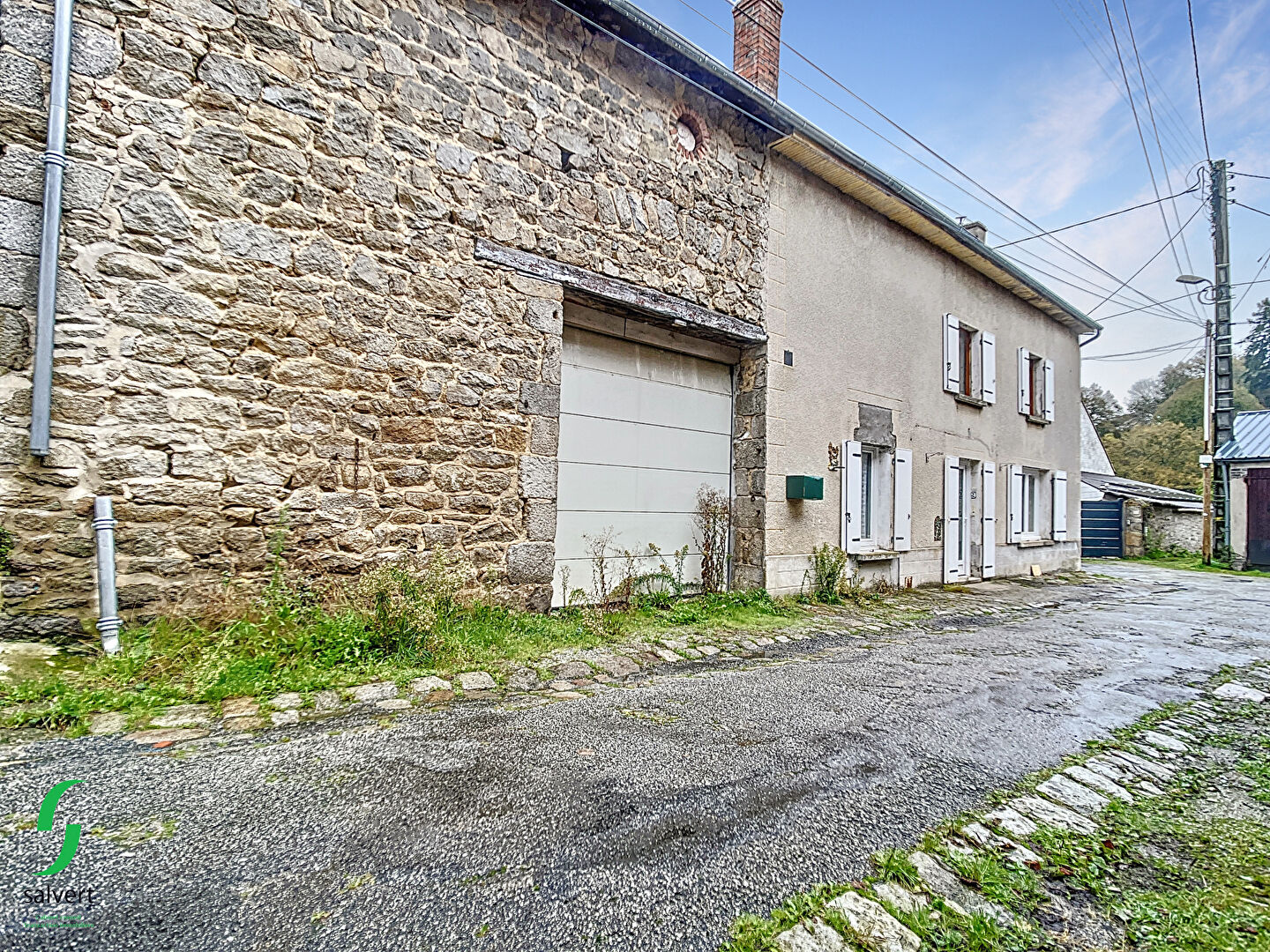 Maison en pierre avec d\u00e9pendances 2